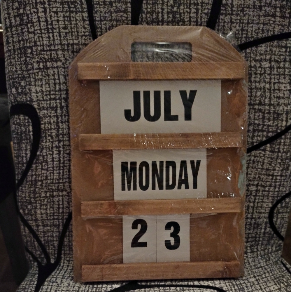 Wooden slide calendar
